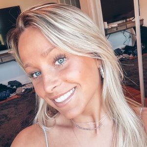 Meet your Posher, Crystal